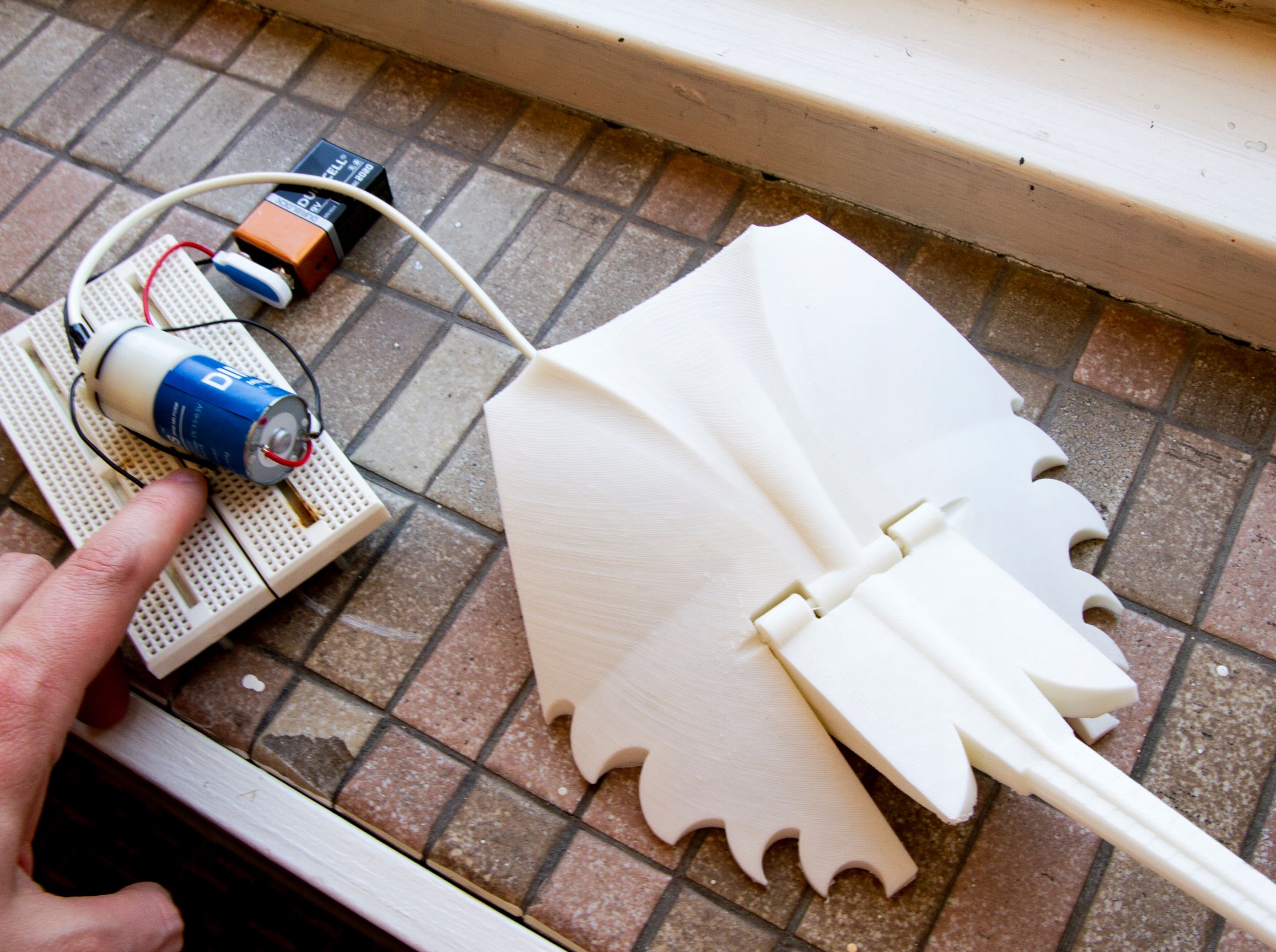 <b>Actuator Inflated to Lift Tail</b>